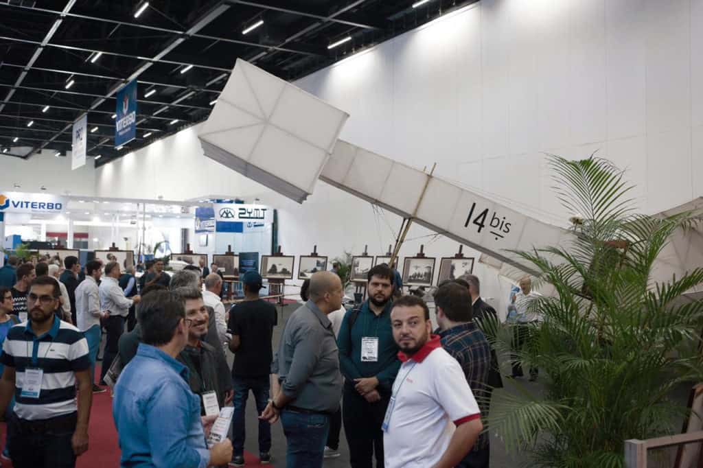 Réplica do avião 14-bis apresentado durante a EXPOMAFE 2019