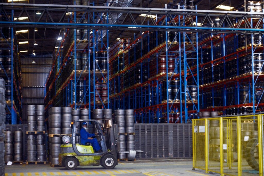 Indústria tem queda na produção e no emprego em abril, aponta CNI
