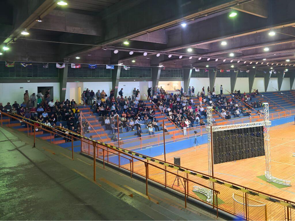 Assembleia da Nova Smar realizada no Docão em Sertãozinho (SP) com 484 acionistas presentes.