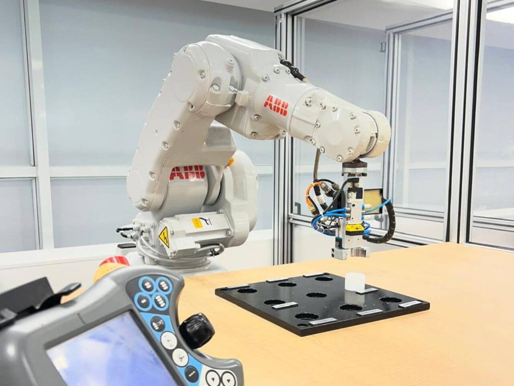 03 centro treinamento robotica abb ok